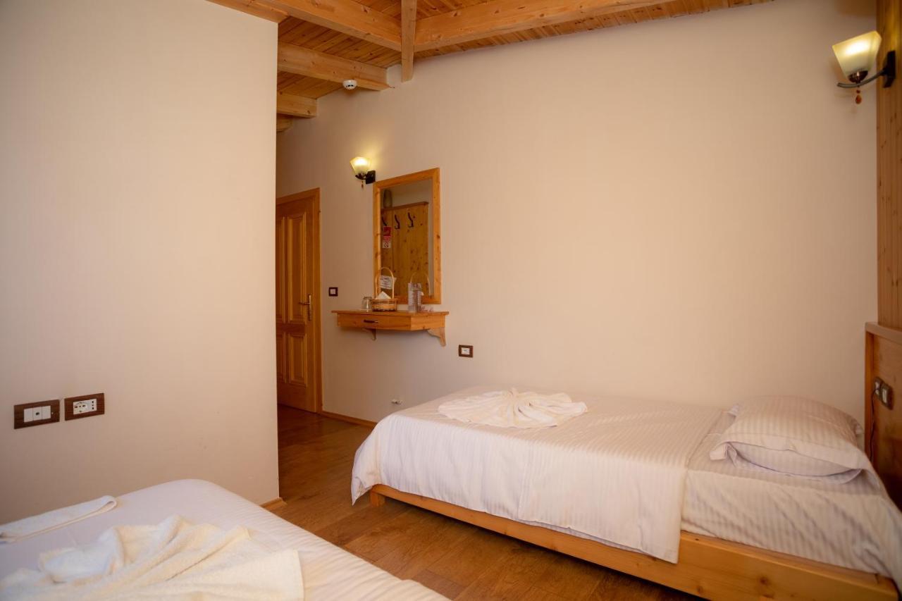 Hotel Shpija E Gjyshit Canaj Экстерьер фото